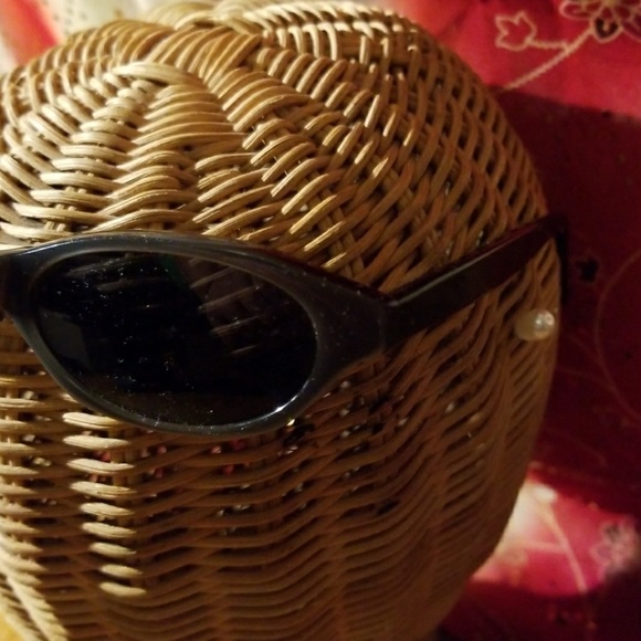 Gray & Black Dark Tint Sunglasses - Picture 3 of 5